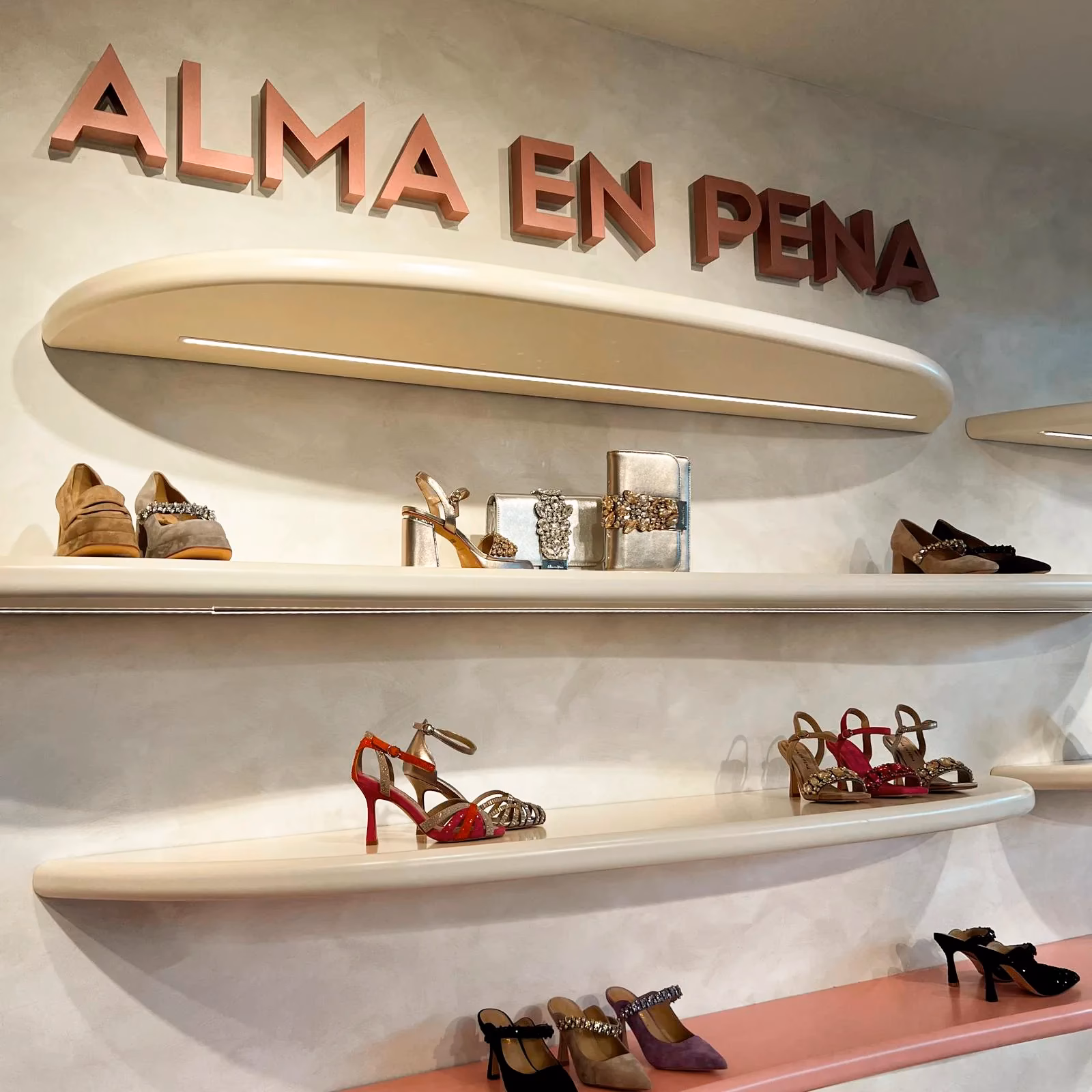 ¿Cómo atraer clientes con zapatos de apuestas?