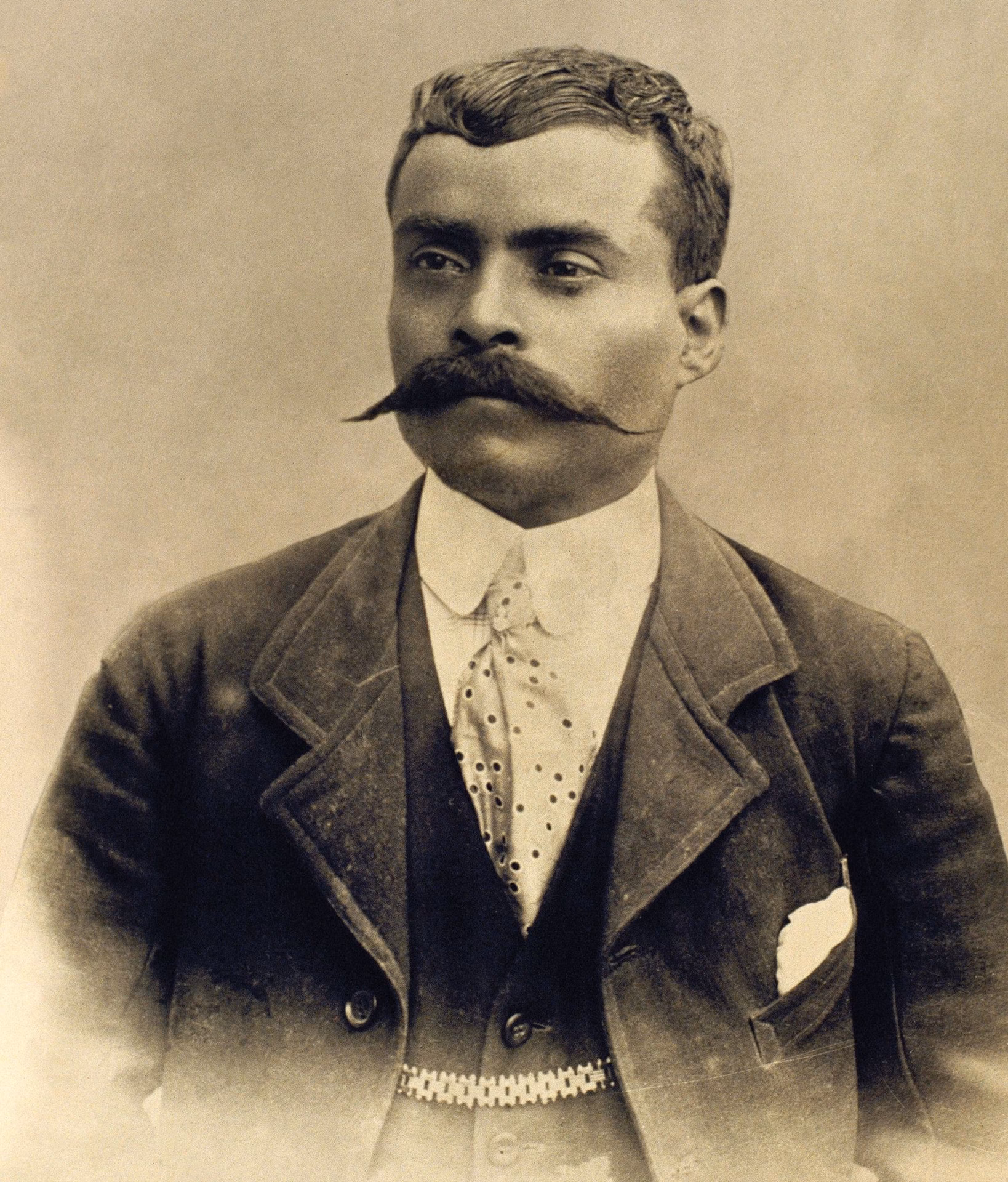 ¿Cuáles fueron las medidas de Emiliano Zapata?