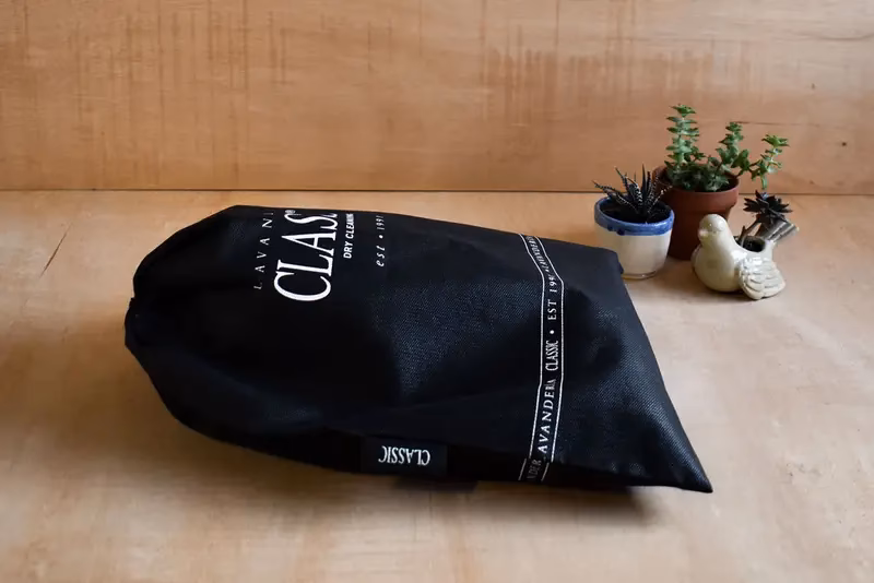 ¿Cómo abrir y cerrar una bolsa de zapatos?