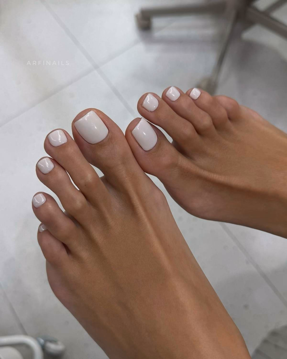 ¿Cuál es la diferencia entre uñas blancas y beige?