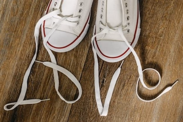 ¿Cómo se ajustan los zapatos?