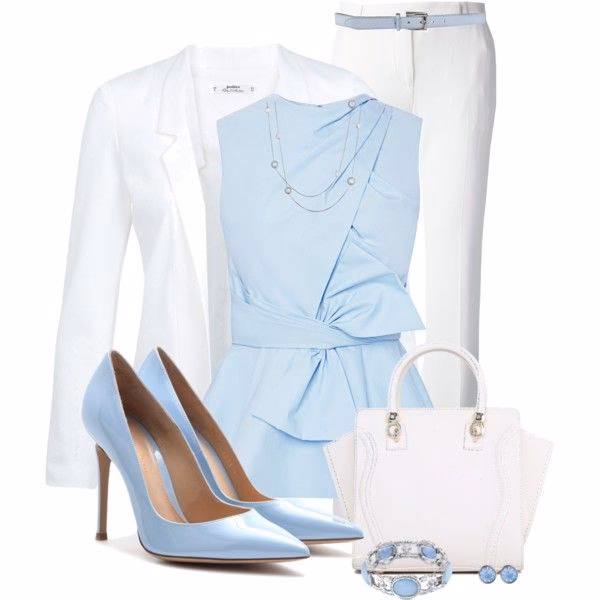 ¿Qué color combina con azul cielo?