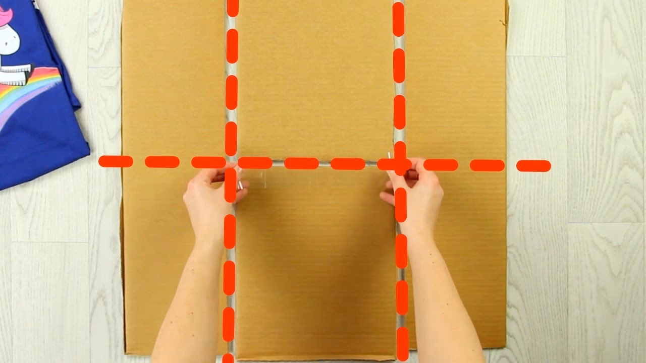 ¿Cómo se ordenan las piezas de cartón para doblar?