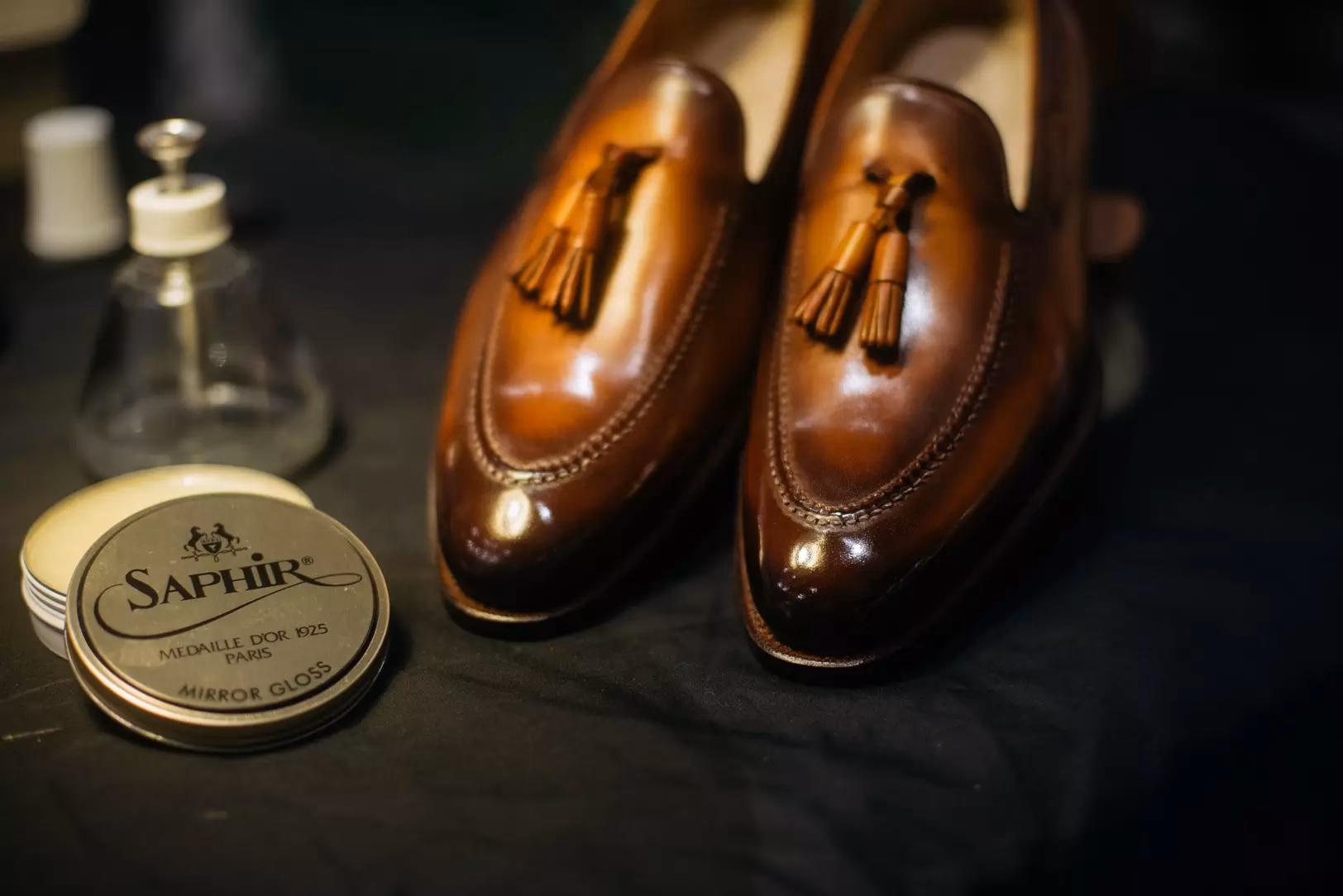 ¿Cómo pulir un par de zapatos de cuero?