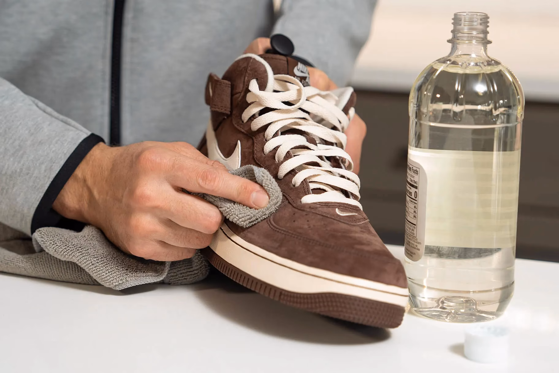 ¿Cómo limpiar la suela del zapato?