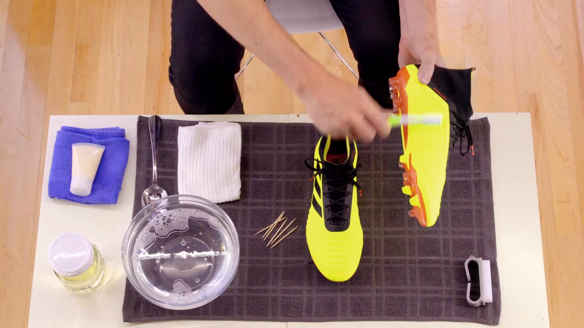 ¿Cómo limpiar los cordones de las botas de fútbol?