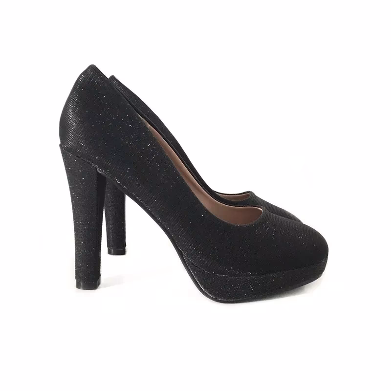 ¿Cómo darle brillo a los zapatos de cuero?