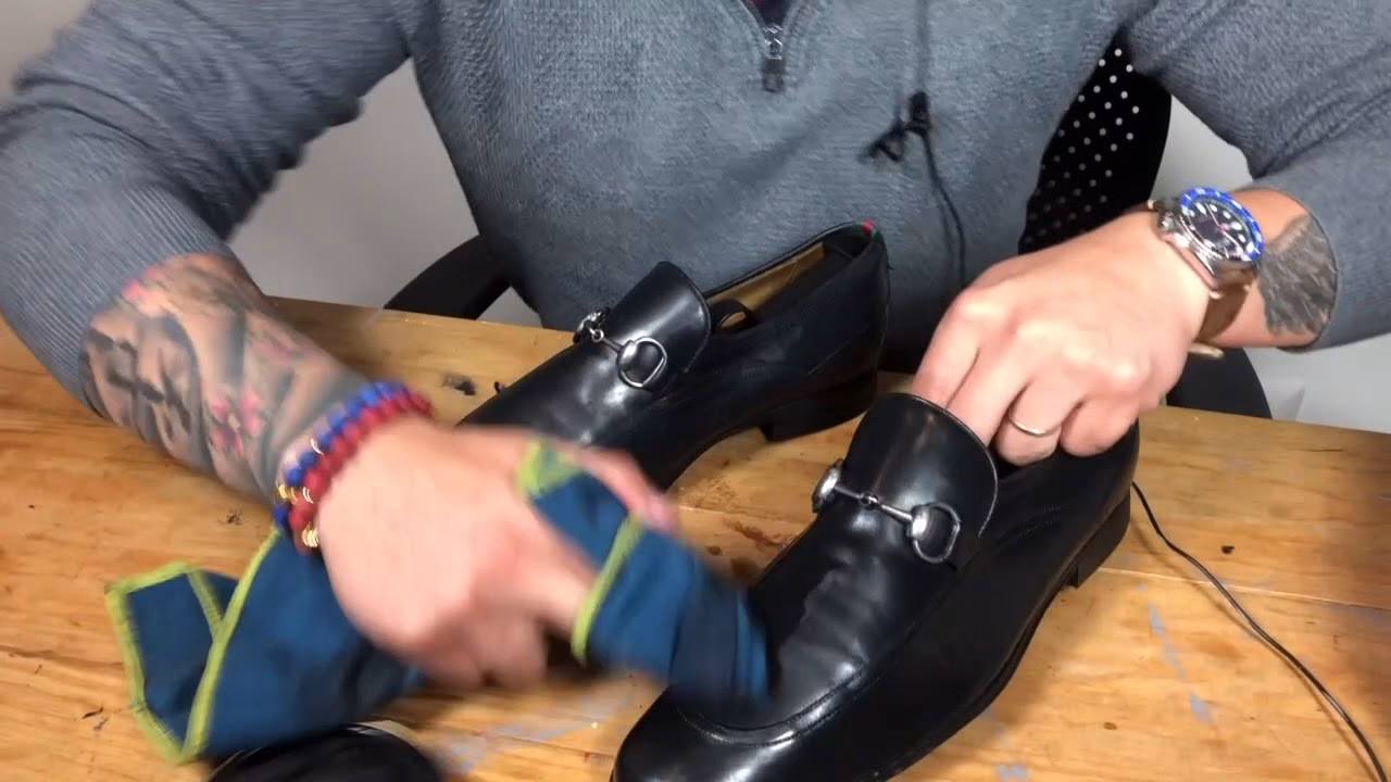 ¿Cómo aprender a lustrar los zapatos?