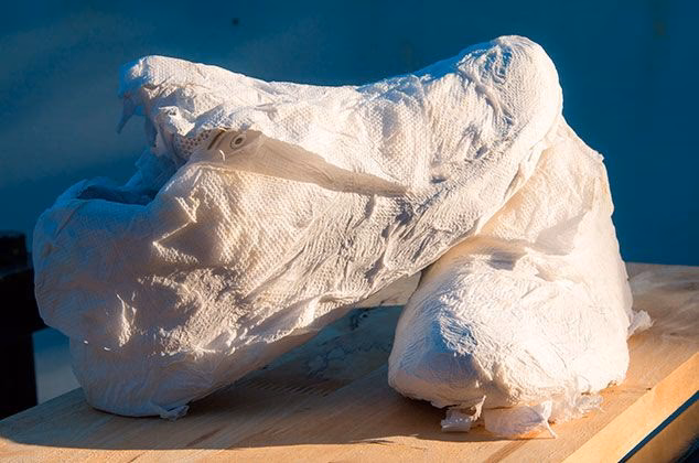 ¿Cómo limpiar tenis blancos de tela?