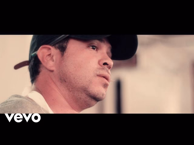 ¿Qué causa que los zapatos hagan ruido?