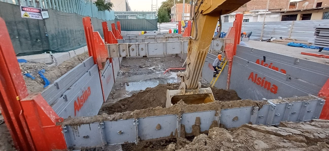 ¿Cómo se manipula la entibación de la zanja?