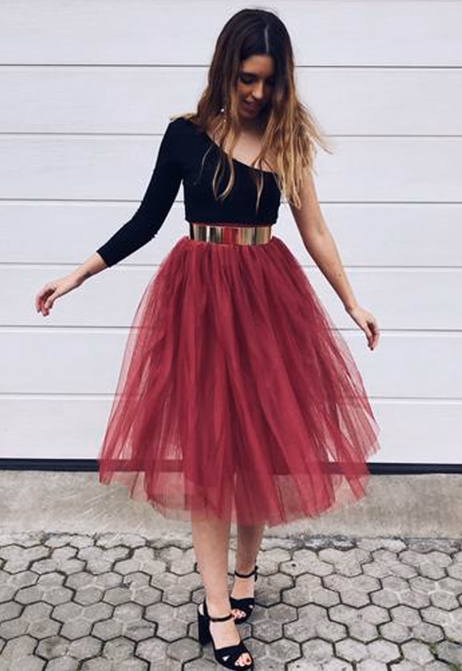 ¿Cómo combinar una falda tul con una blusa?