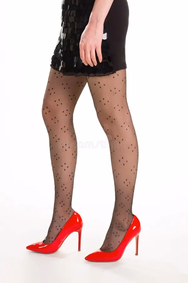 ¿Qué significa el vestido negro con medias negras?