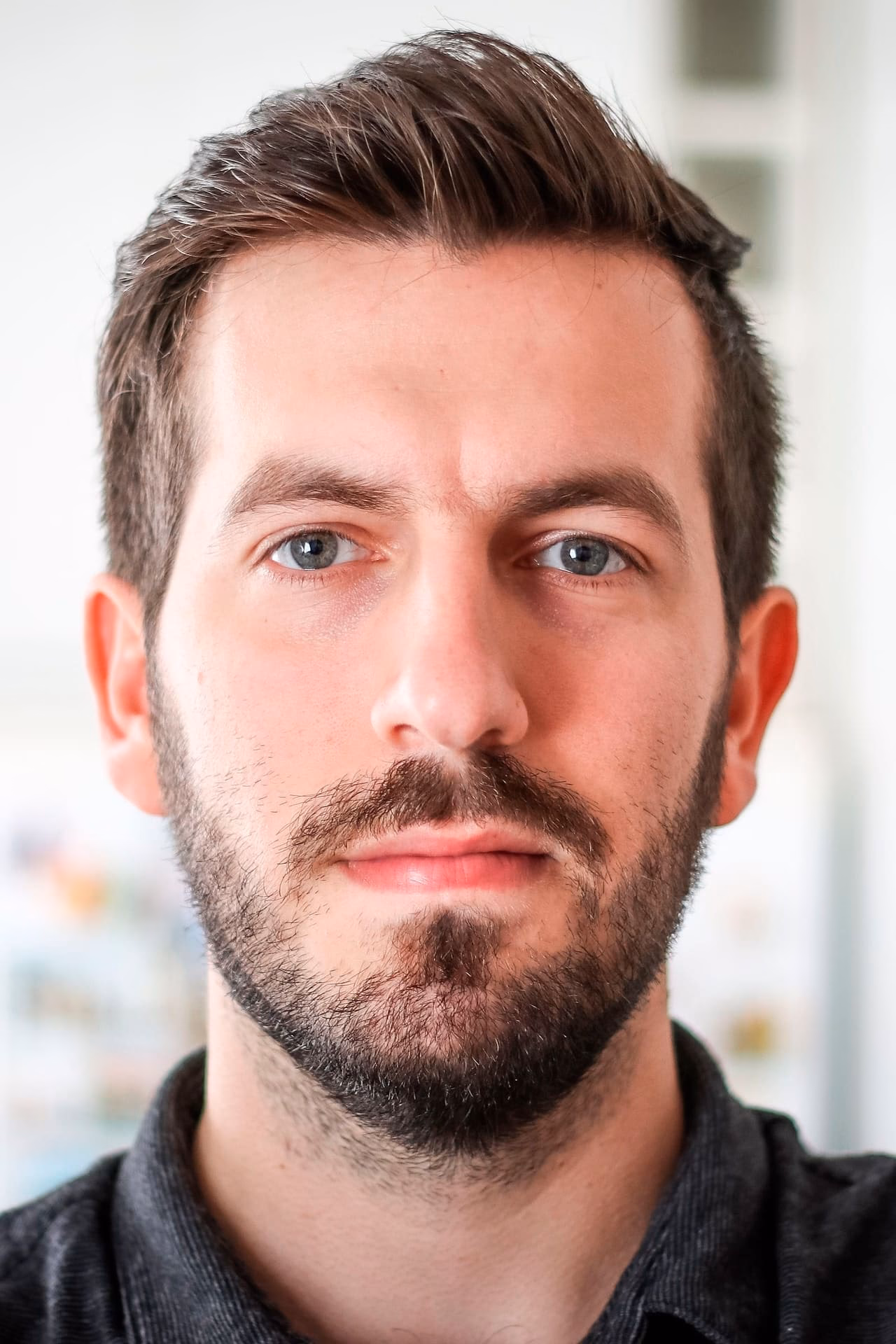 ¿Cuándo fue creada la distribuidora de José Zapata Nicolás?