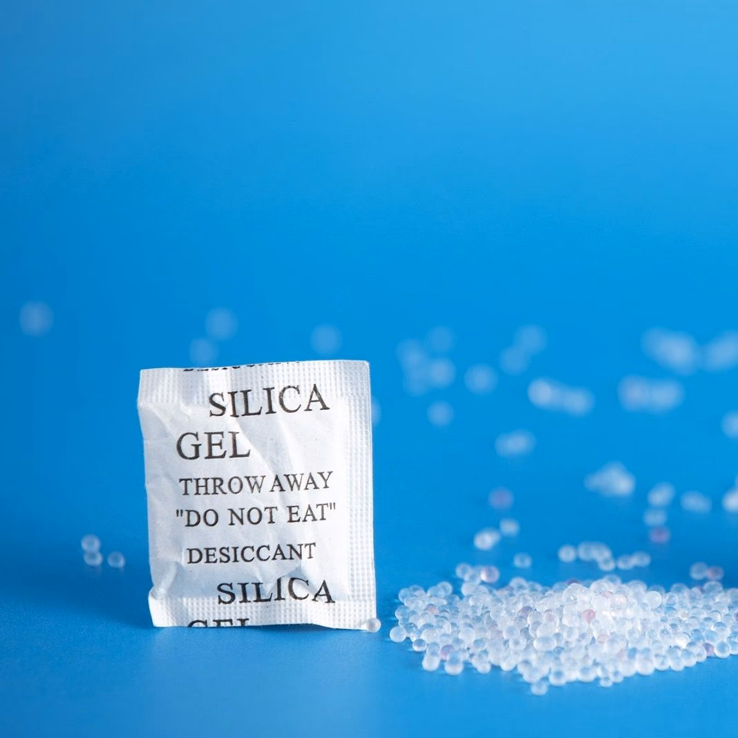 ¿Qué se debe hacer al llevar a casa un par de zapatos nuevos o un bolso?