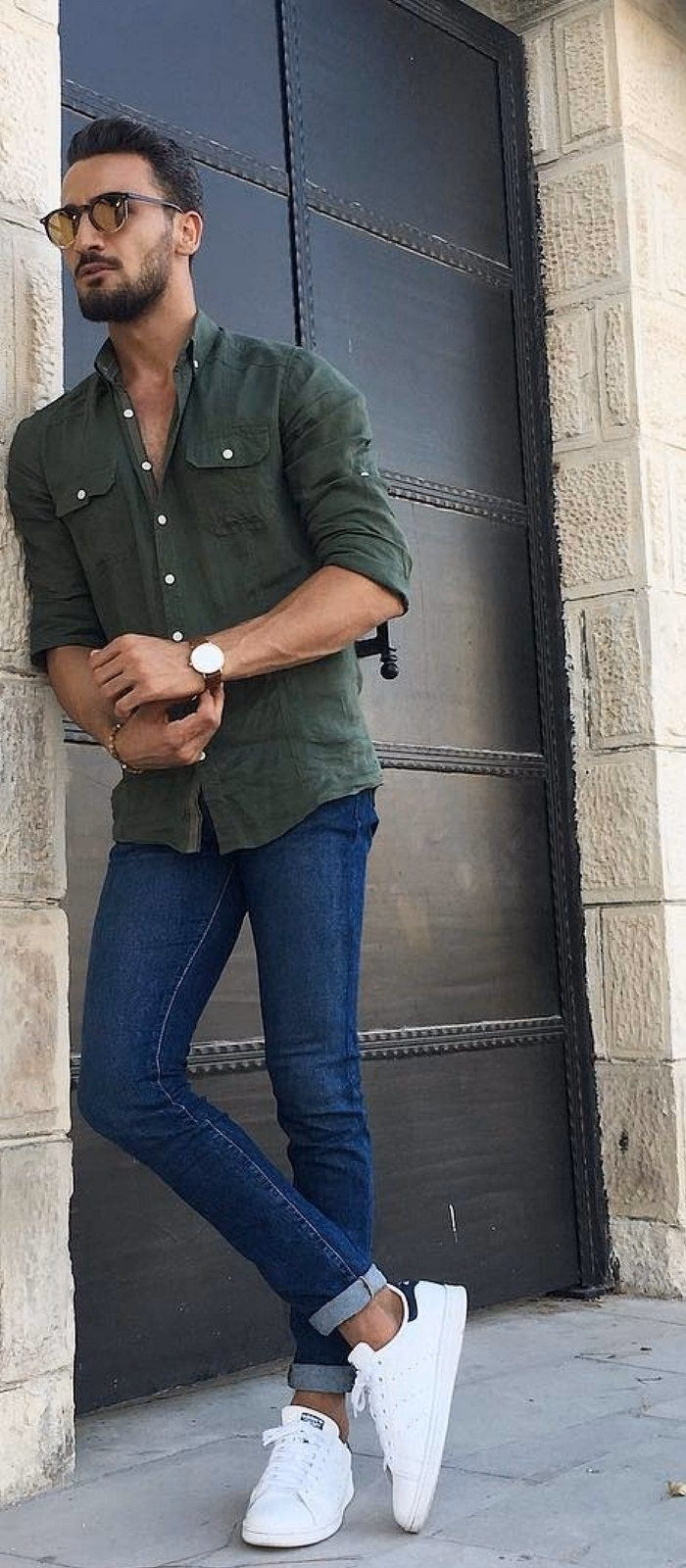 ¿Cómo combinar el zapato blanco con los pantalones de tu chico?