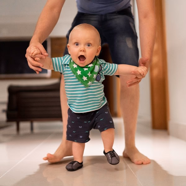 ¿Cómo ayuda el calzado a aprender a caminar?
