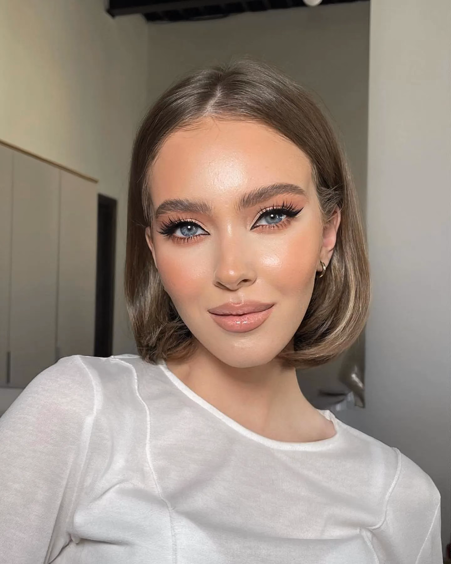 ¿Cómo elegir el maquillaje con un vestido blanco?