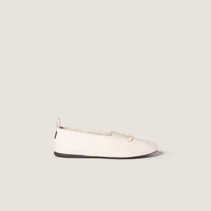 ¿Qué ofrece Miu Miu en línea?