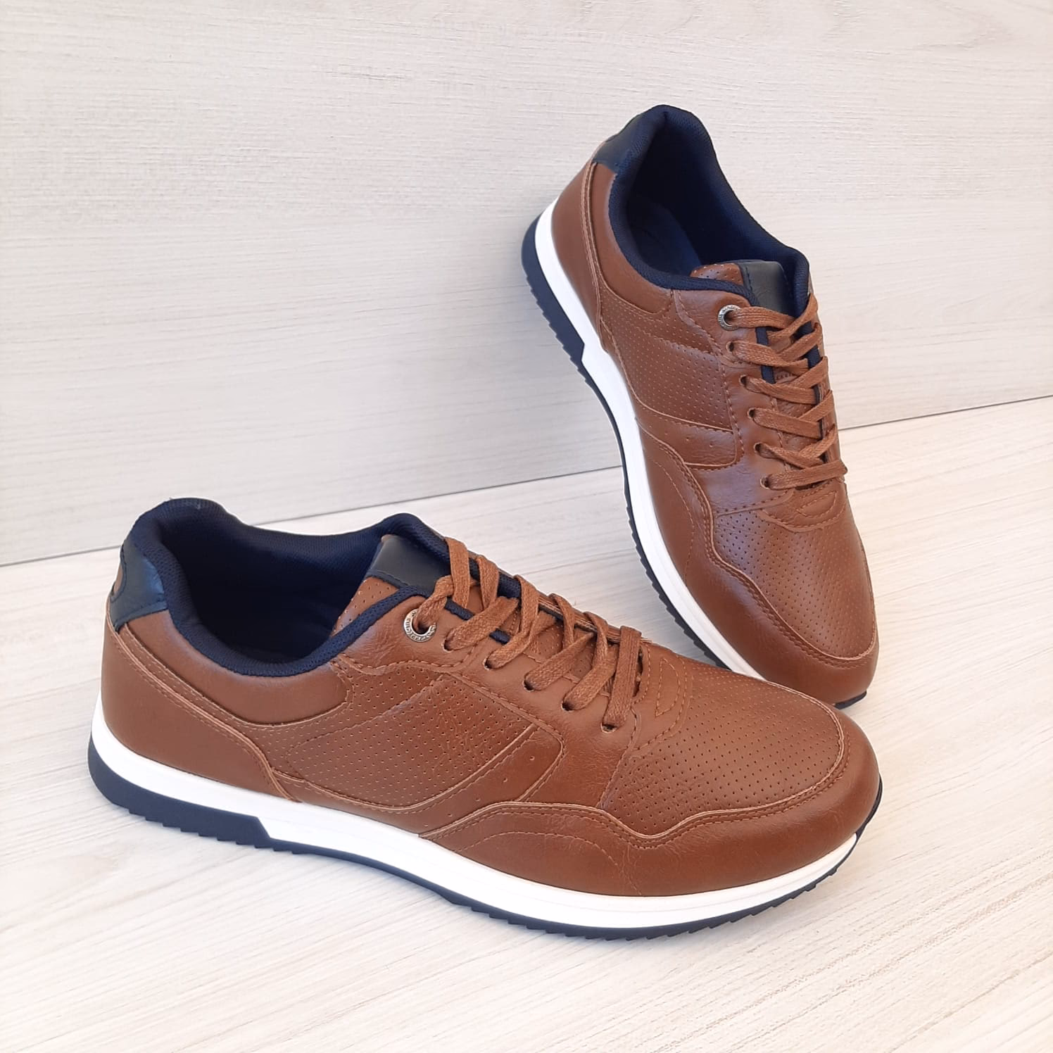 ¿Dónde puedo encontrar todos los modelos de zapatillas deportivas Hombres de moda?