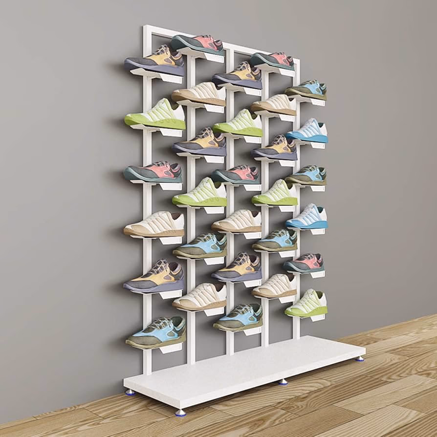 ¿Qué materiales se usan para fabricar exhibidores de zapatos?