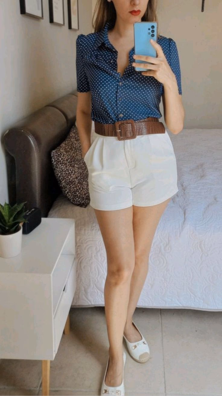 ¿Cuáles son los mejores looks y outfits con shorts y sandalias para mujer?