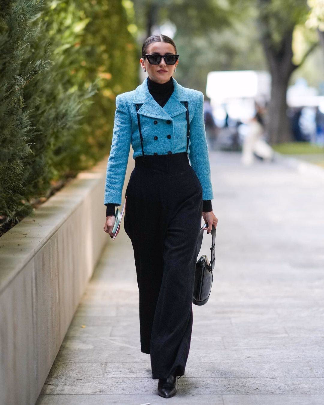 ¿Por qué los trajes negros y Azules funcionan para outfits informales?