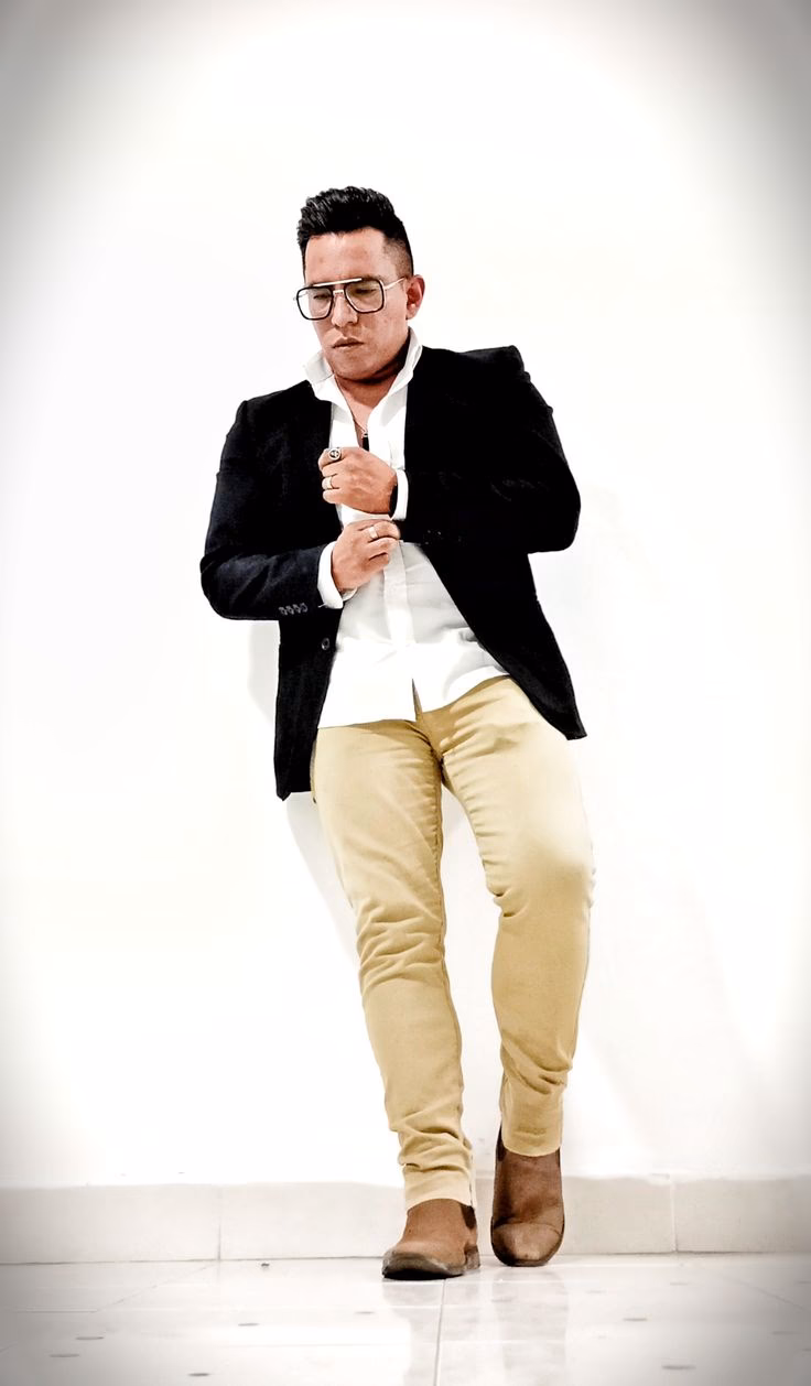 ¿Cómo combinar un pantalón beige con una camisa bonita?