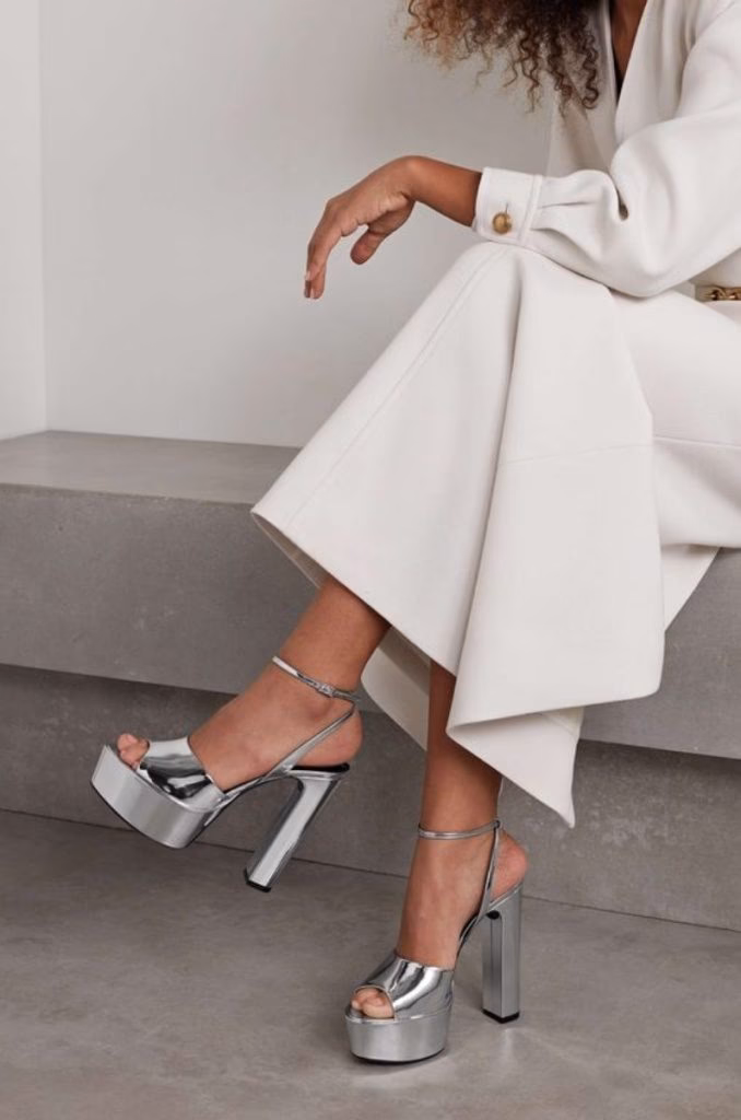 ¿Cómo se puede usar pantalón plata?