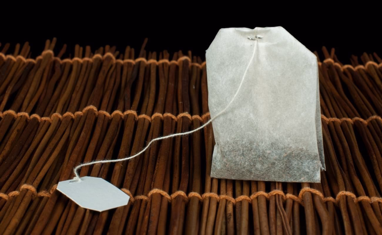 ¿Cómo eliminar los olores de las bolsitas de té usadas?