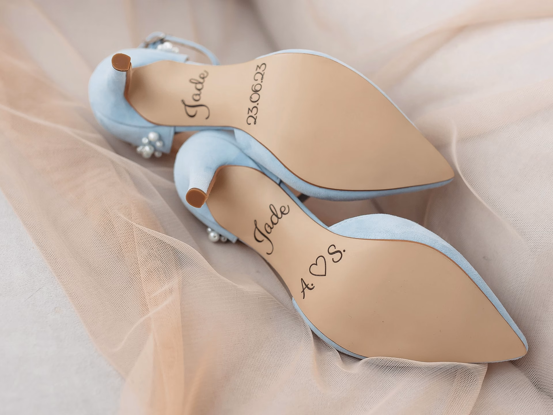 ¿Cómo estampar o grabar el nombre de la firma en las plantas interiores de tu calzado?