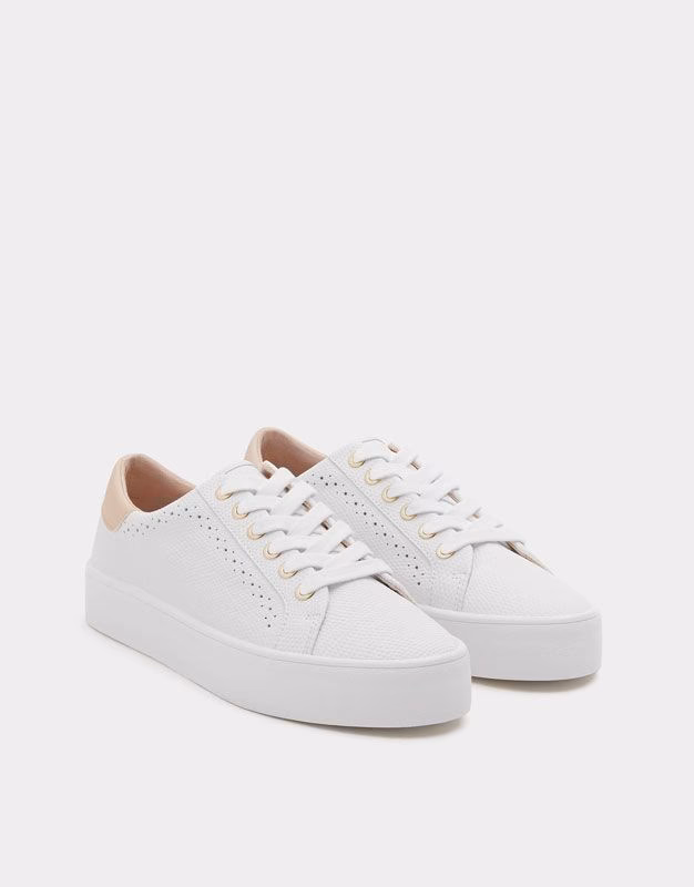 ¿Cuál es la posición de Pull & Bear España?