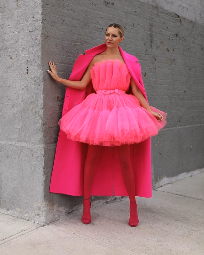¿Qué zapatos combinan con un vestido corto?