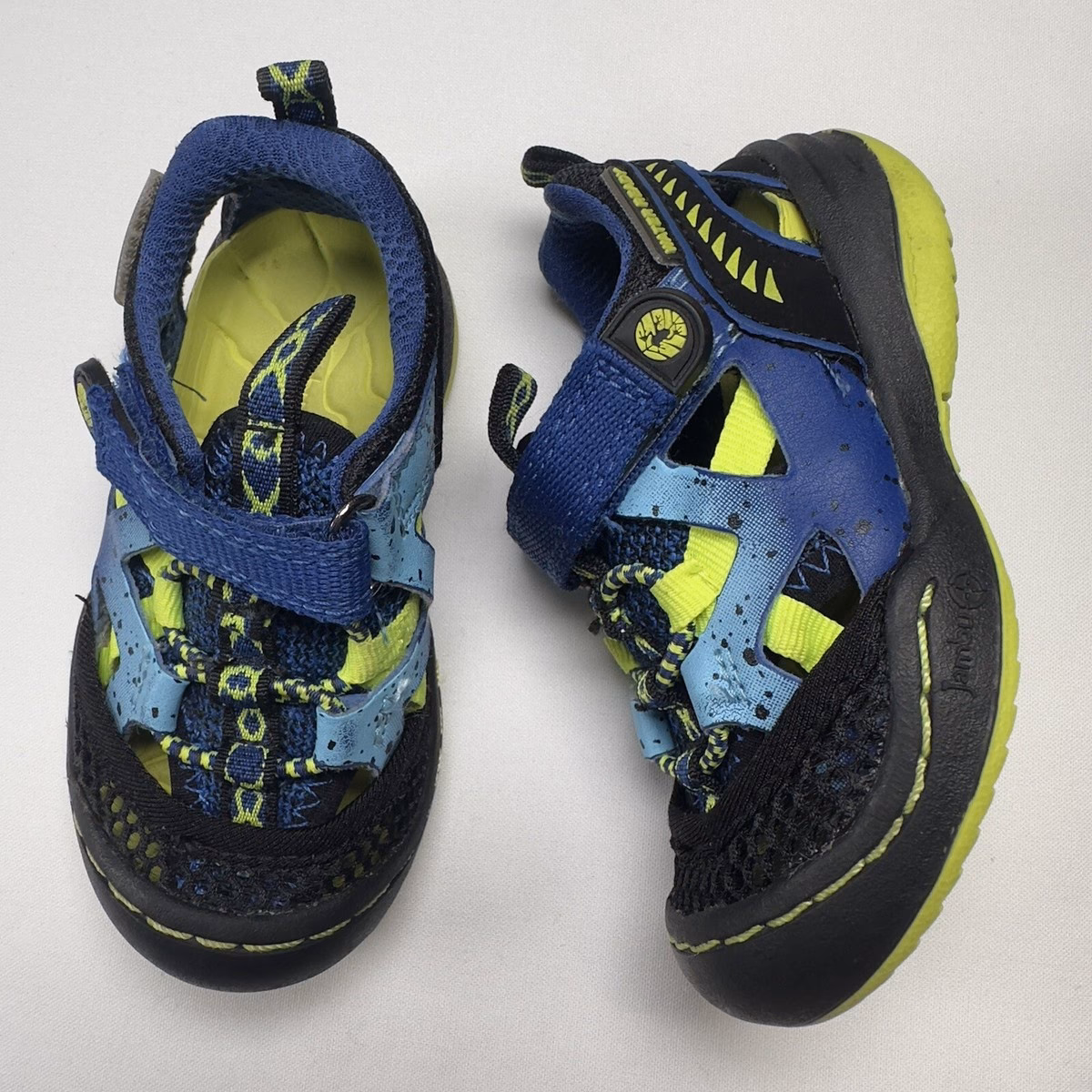 ¿Qué son las sandalias de verano para niños?