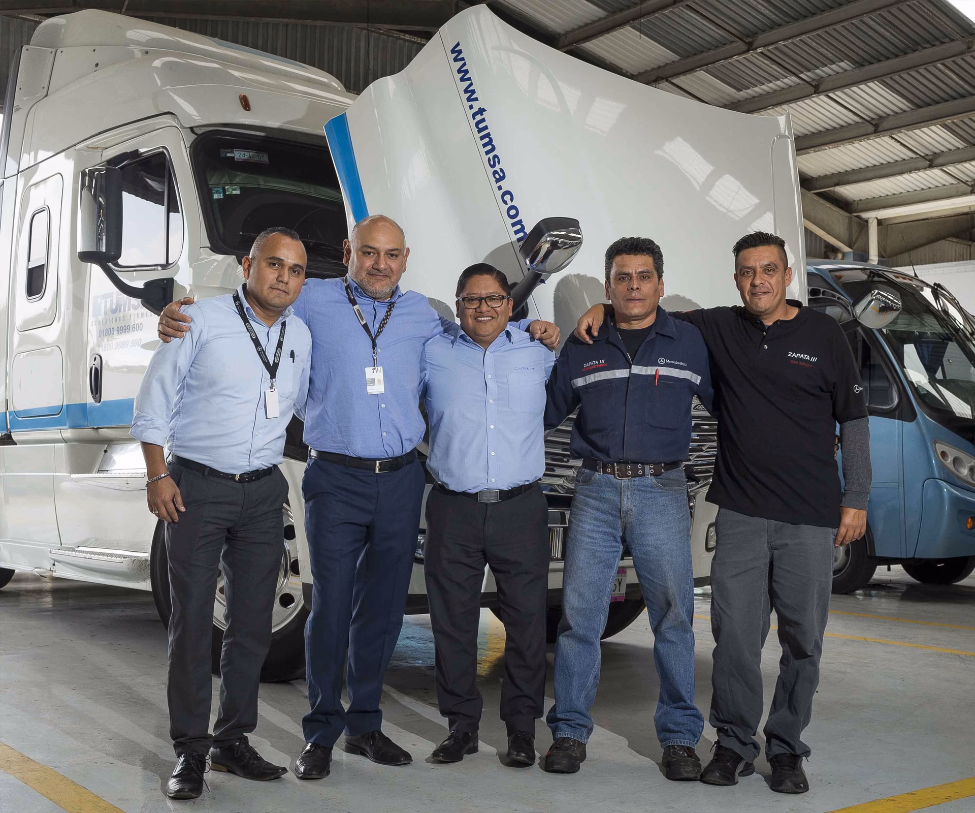 ¿Cuál es el número de teléfono de Zapata?