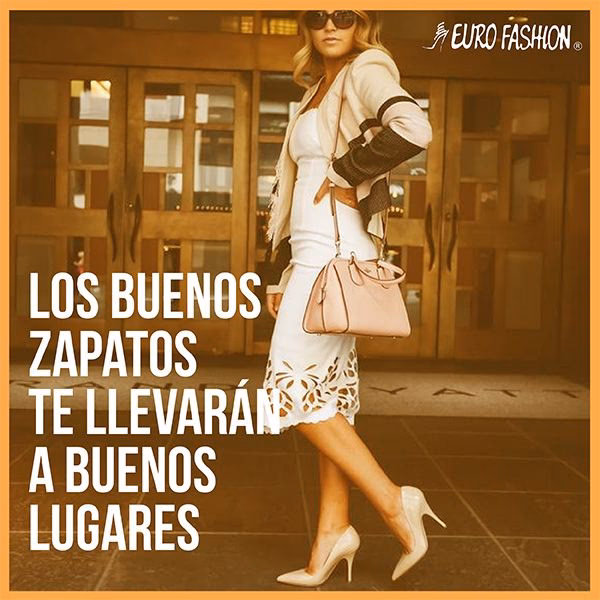 ¿Qué debe describir el slogan de una tienda de ropa femenina?