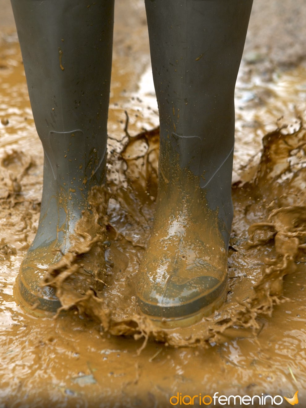 ¿Qué significa soñar con barro en la ropa?