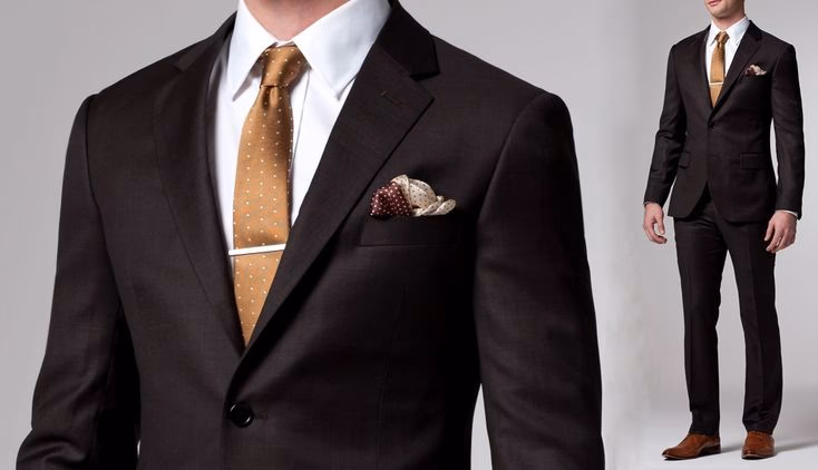 ¿Qué color de zapatos marrones se recomienda para salidas por la noche?