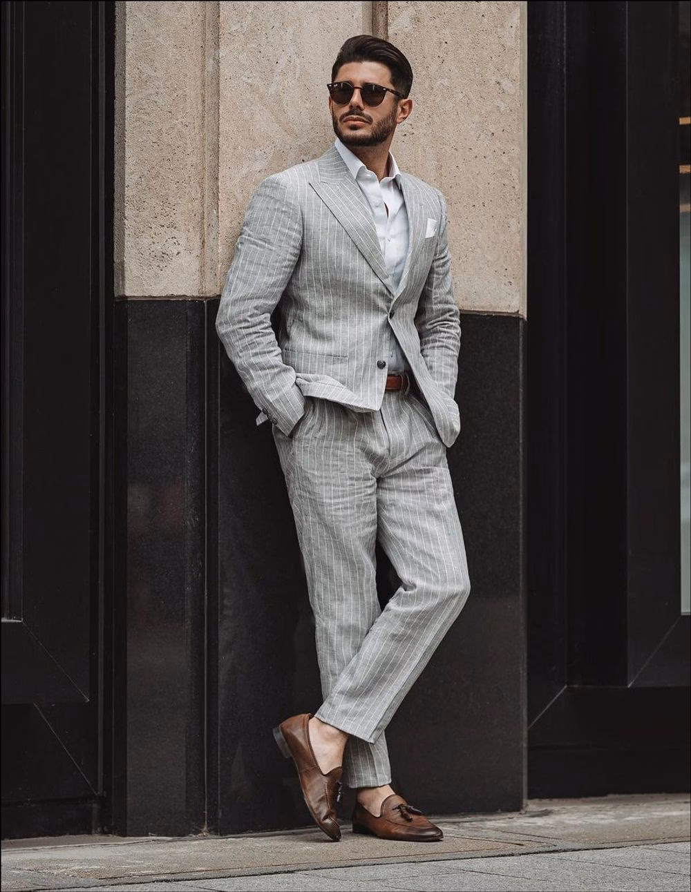 ¿Cómo combinar el chaleco marrón monocromo con los zapatos?