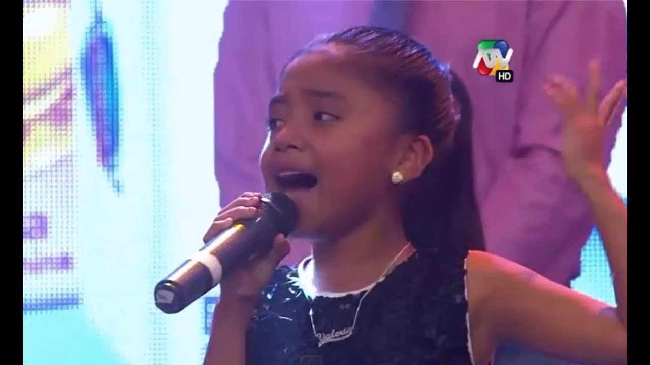 ¿Cuál es el argumento de en los zapatos de Valeria?