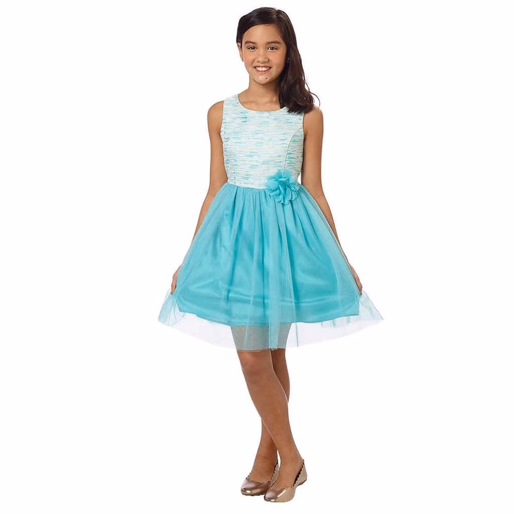 ¿Cómo combinar las botas de agua con tu vestido?