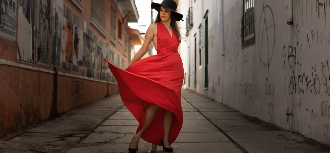 ¿Cuál es el mejor zapato para un vestido rojo?