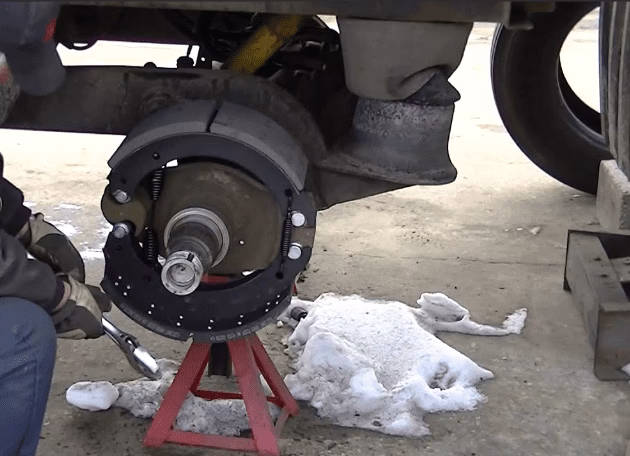 ¿Por qué los coches tenían zapatas?