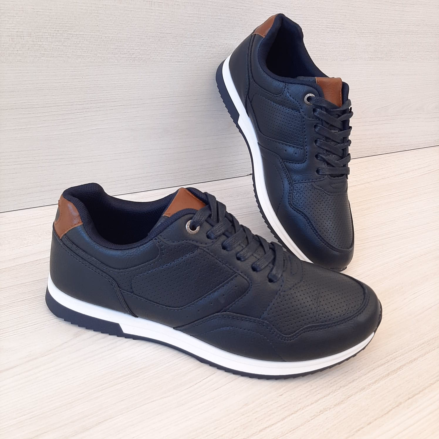 ¿Qué tipo de calzado ofrece La Sportiva?