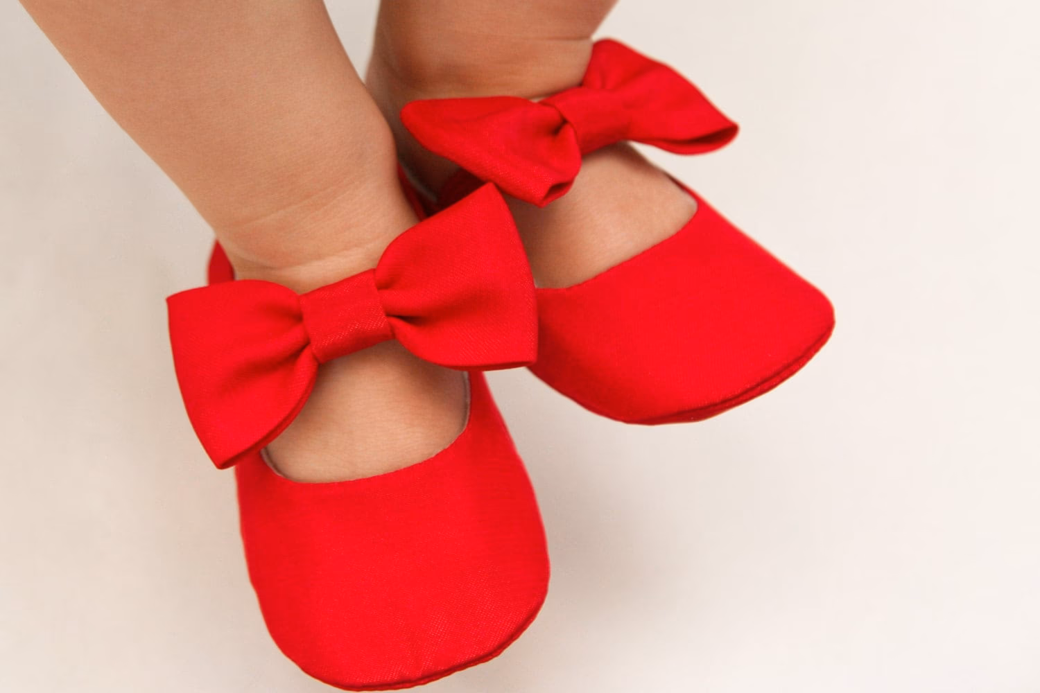 ¿Qué llevarán las bailarinas y zapatos de tacón rojos a Dorothy?