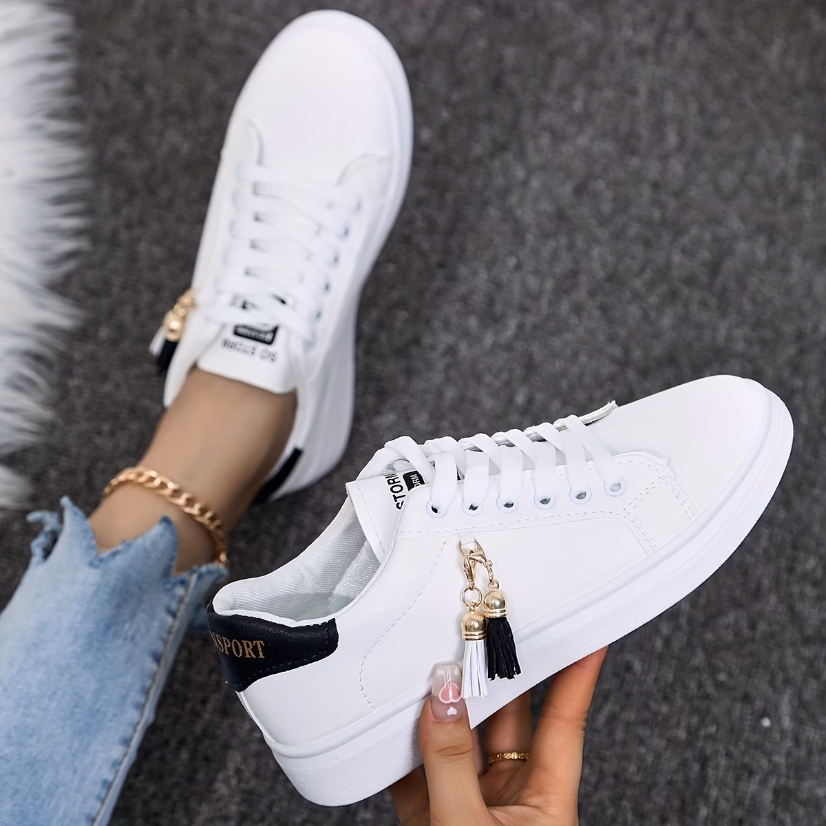 ¿Qué son las zapatillas blancas tipo sport?