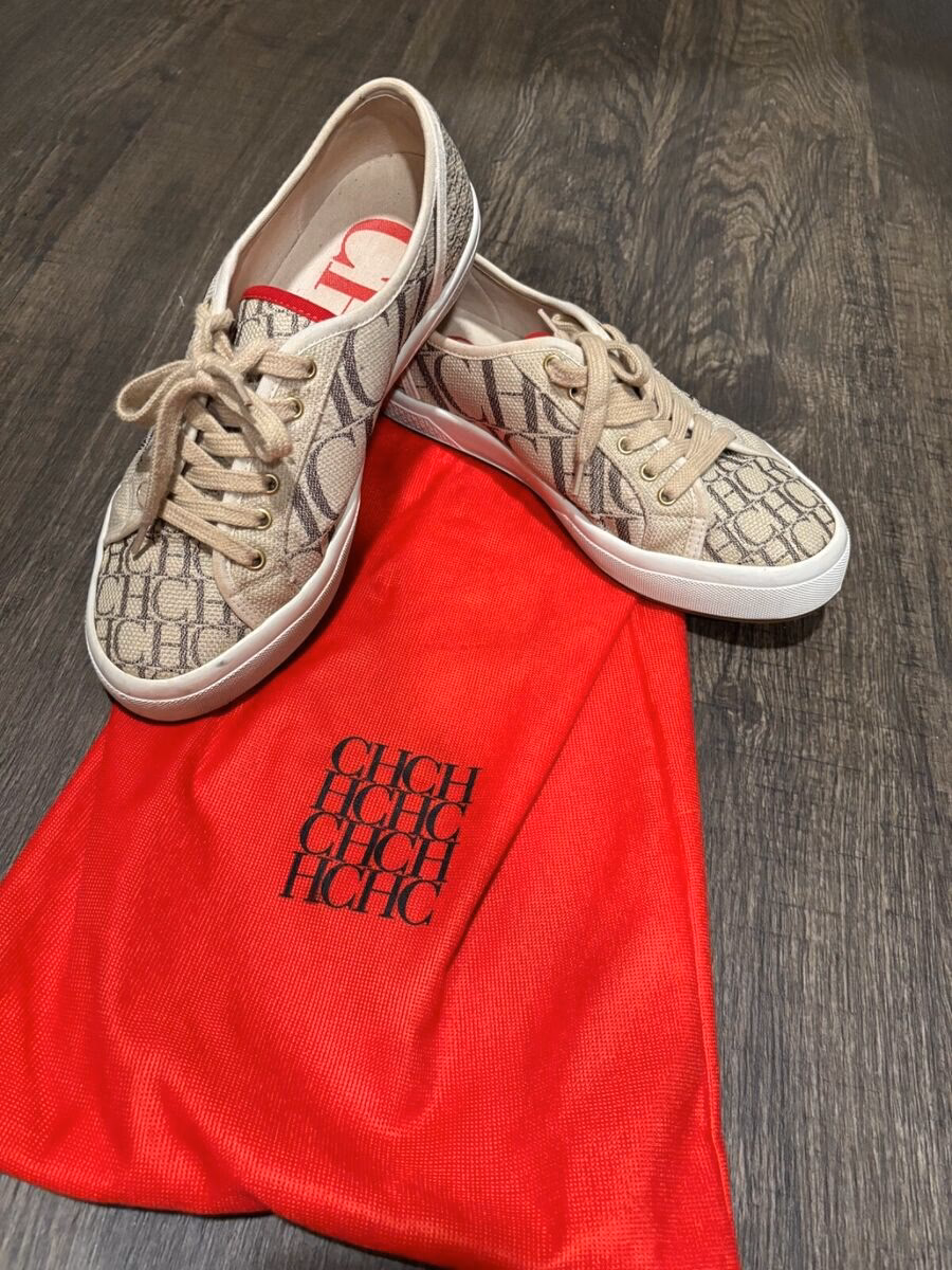 ¿Qué ofrece estrena tu bolso para comprar calzado Carolina Herrera?