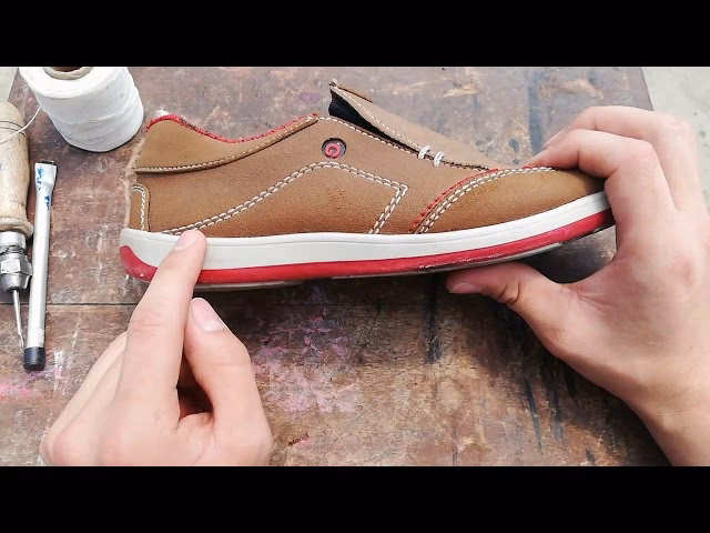 ¿Cómo se debe coger el zapato?