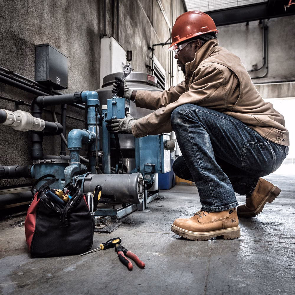 ¿Cuáles son los requisitos adicionales aplicables a los equipos de detección de metales para calzado?