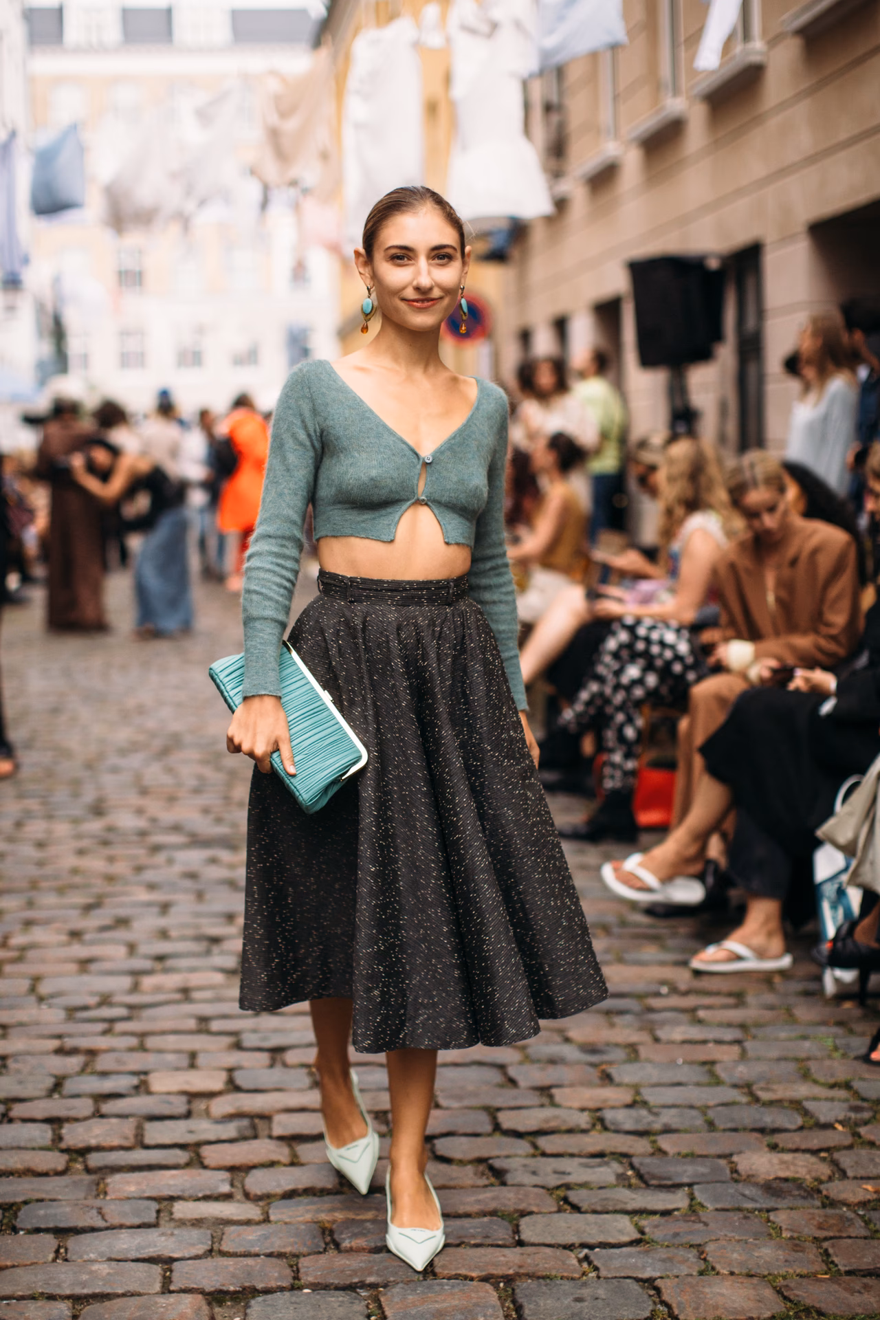 ¿Qué zapatos se pueden usar con faldas lenceras?